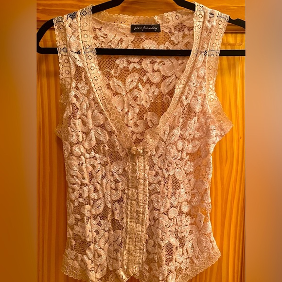 Ann Ferriday Y2K gold lace top. Semi-sheer, feminine, delicate…beautiful! - Picture 7 of 11